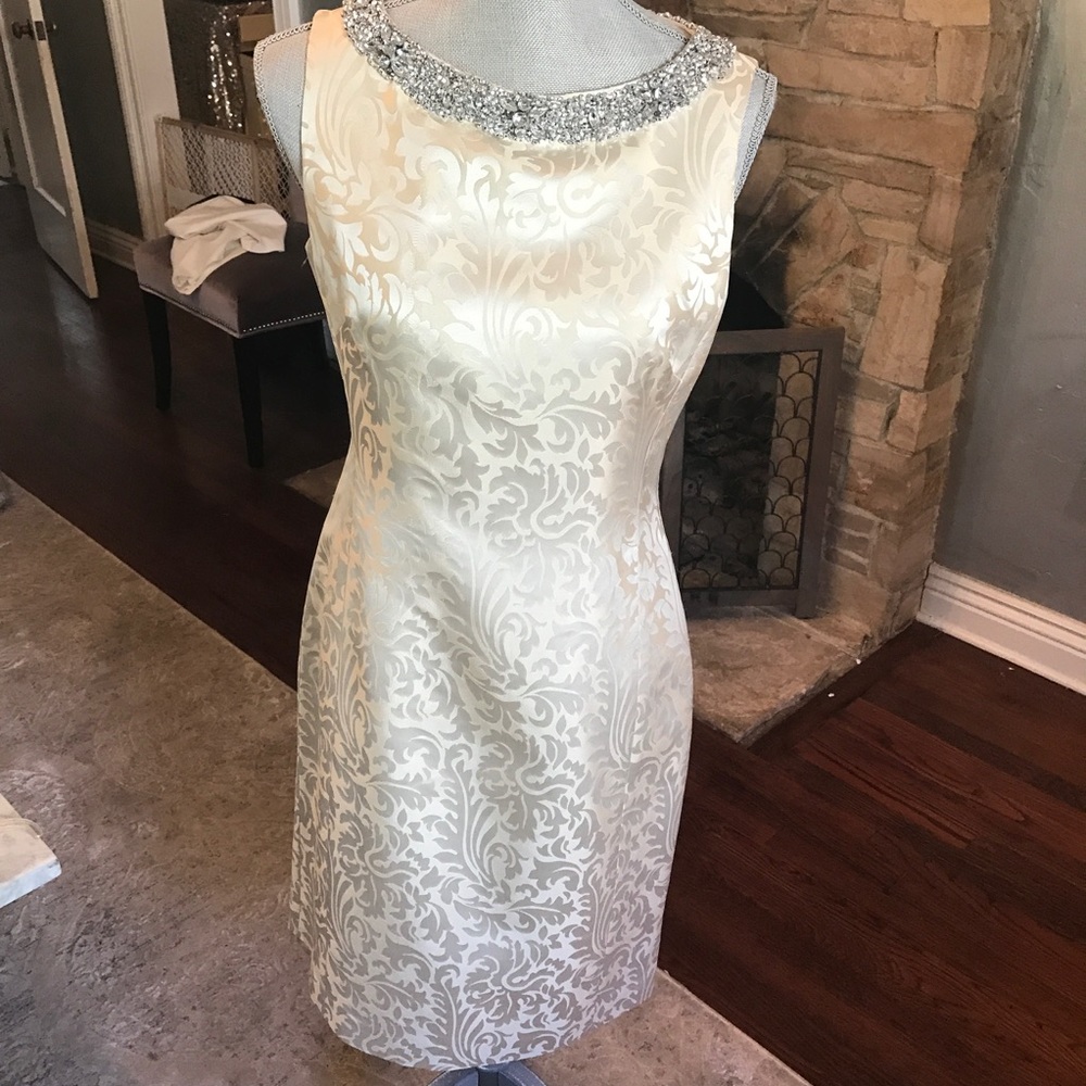 Banana Republic Dress  Cream sheath dress size 4